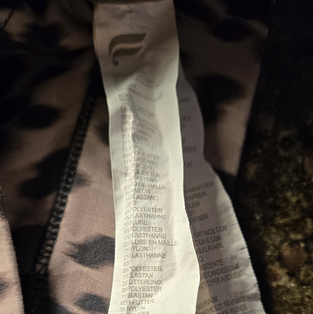 Fabletics Oasis Twist Leopard Sports Bra- L - Picture 6 of 6